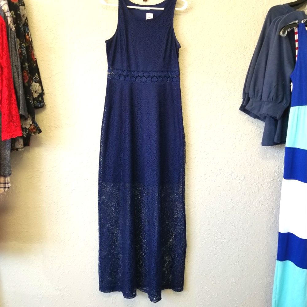 Navy Lace Sleevless Maxi Dress